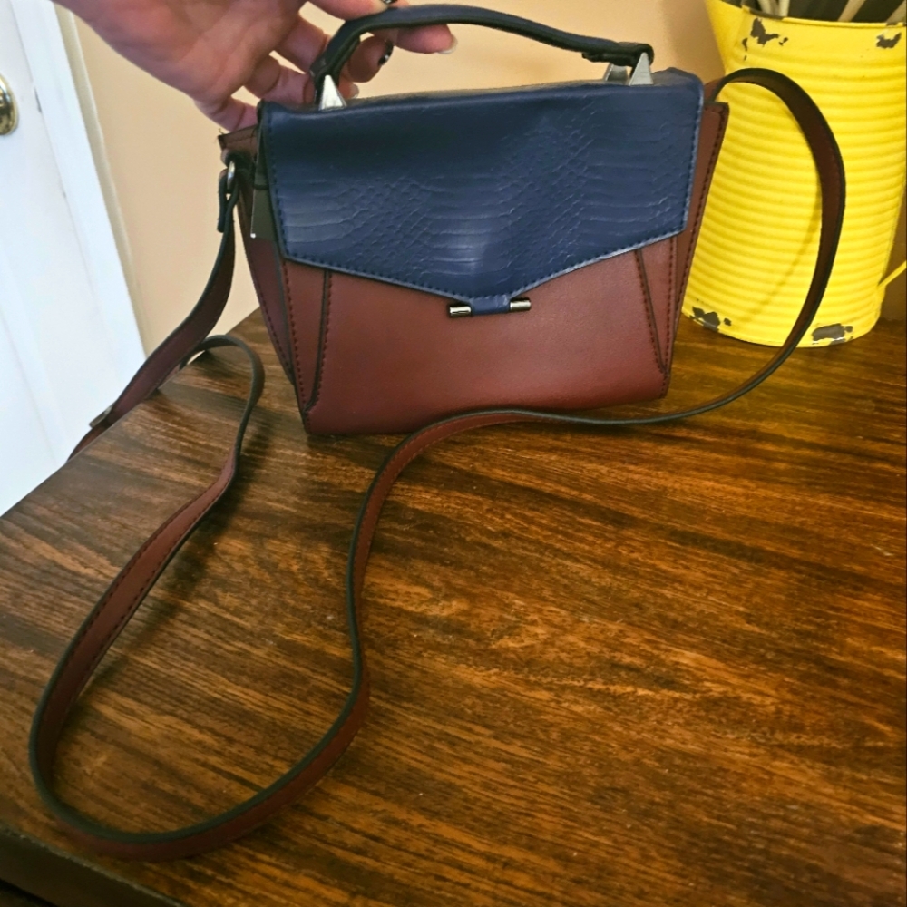 Da ielle Nicole purse NWT